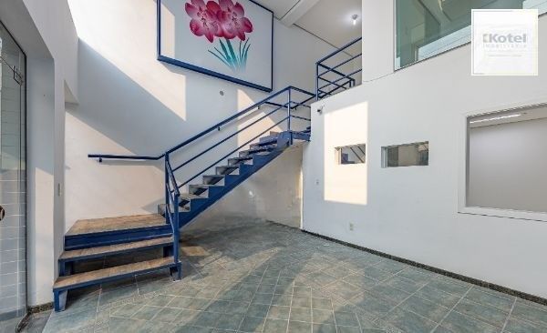 Prédio comercial com loja no bairro Rio Branco com 237m²