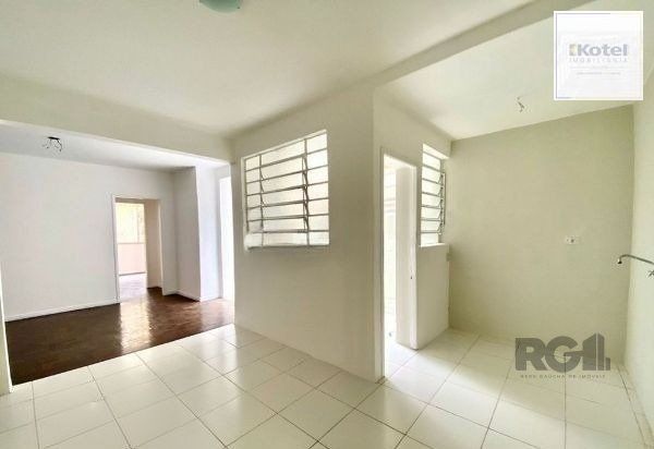Apartamento no Praia de Belas de 2 dormitórios DESOCUPADO