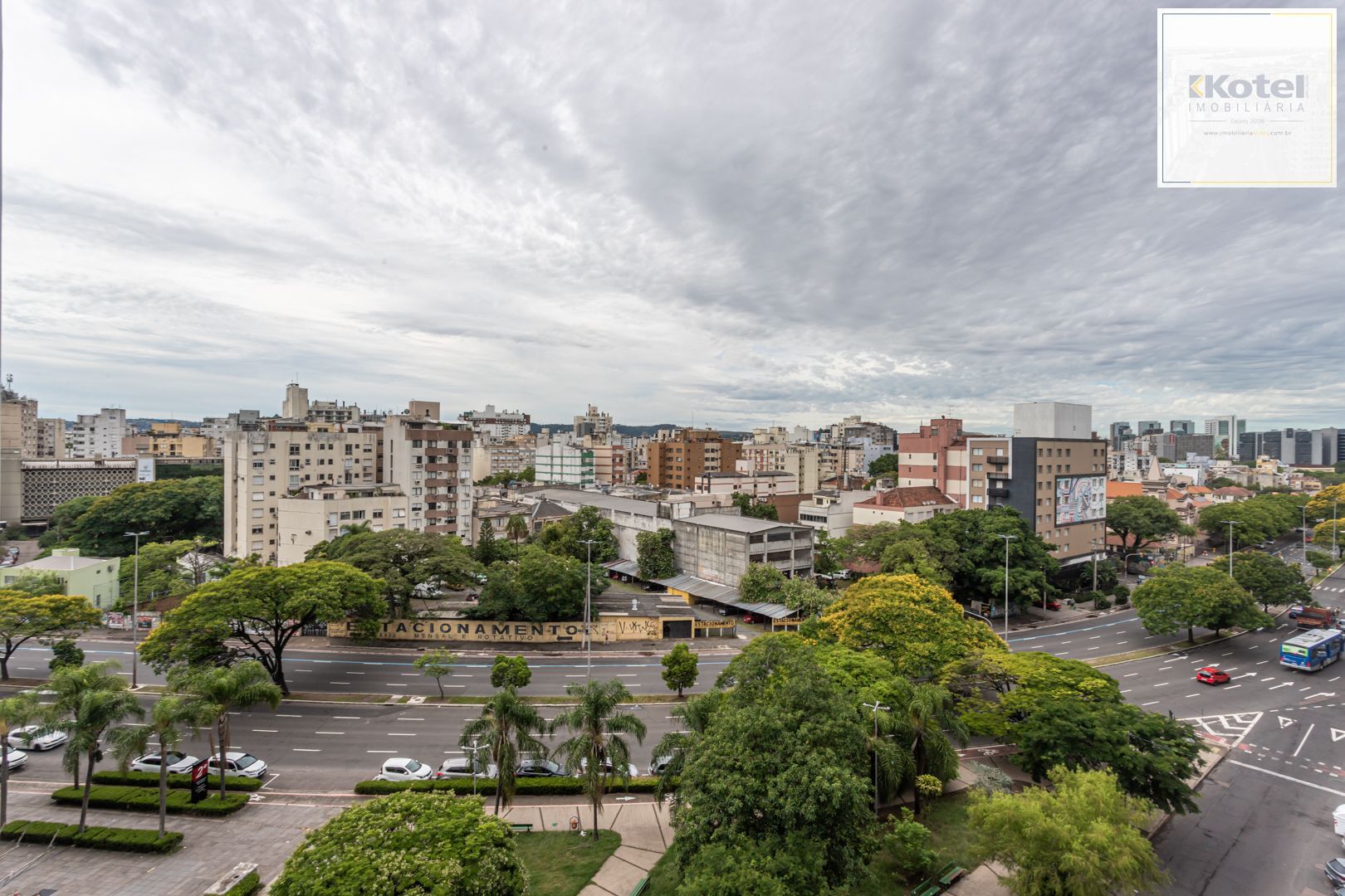 Apartamento na Cidade Baixa de 2 dormitórios e vaga DESOCUPADO