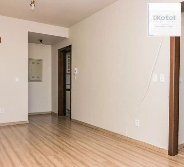 Apartamento amplo no bairro Tristeza de 3 dormitórios e 2 vagas