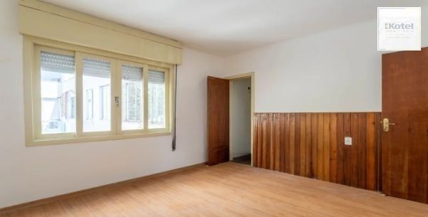 Apartamento no Petrópolis de 3 dormitórios e 2 vagas DESOCUPADO