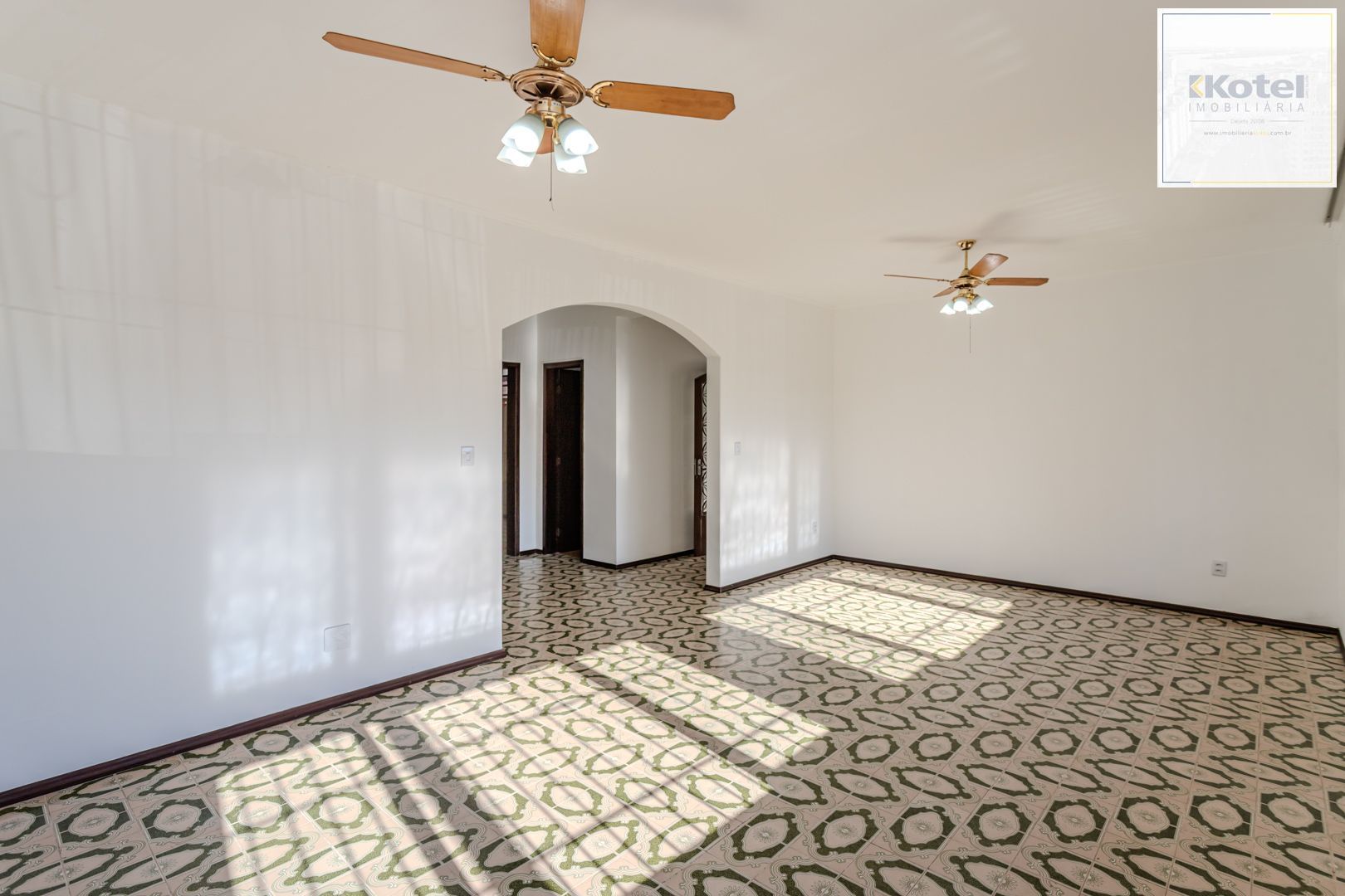 Casa no Partenon com 4 dormitórios e 4 vagas DESOCUPADA — foto 5