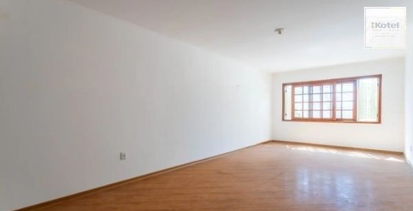 Apartamento no Petrópolis de 3 dormitórios e 2 vagas DESOCUPADO — foto 4