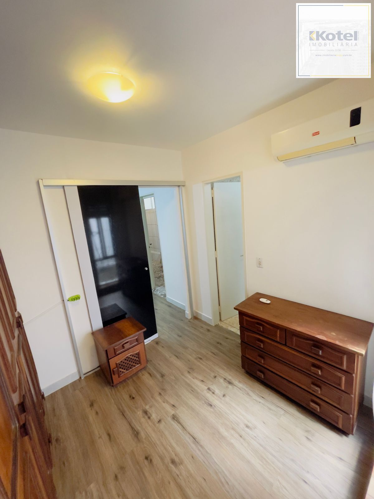 APARTAMENTO REFORMADO E DESOCUPADO, ENTRAR E MORAR NA CIDADE BAIXA!!!