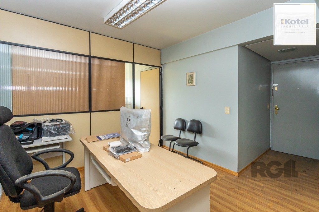 Sala comercial no Menino Deus DESOCUPADA
