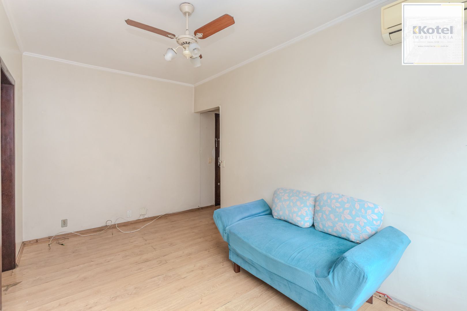 Apartamento no Centro de 2 dormitórios DESOCUPADO