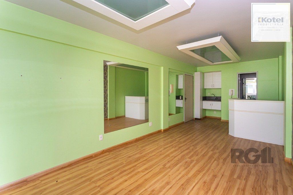 Sala comercial no Menino Deus desocupada