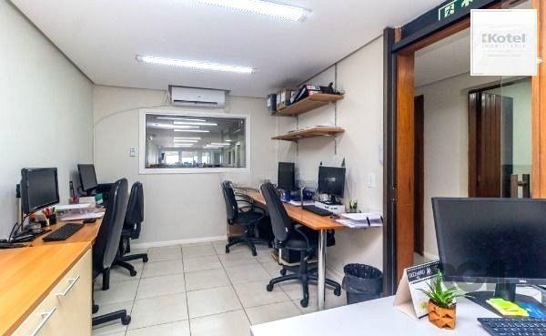 Conjunto comercial cobertura duplex no Centro