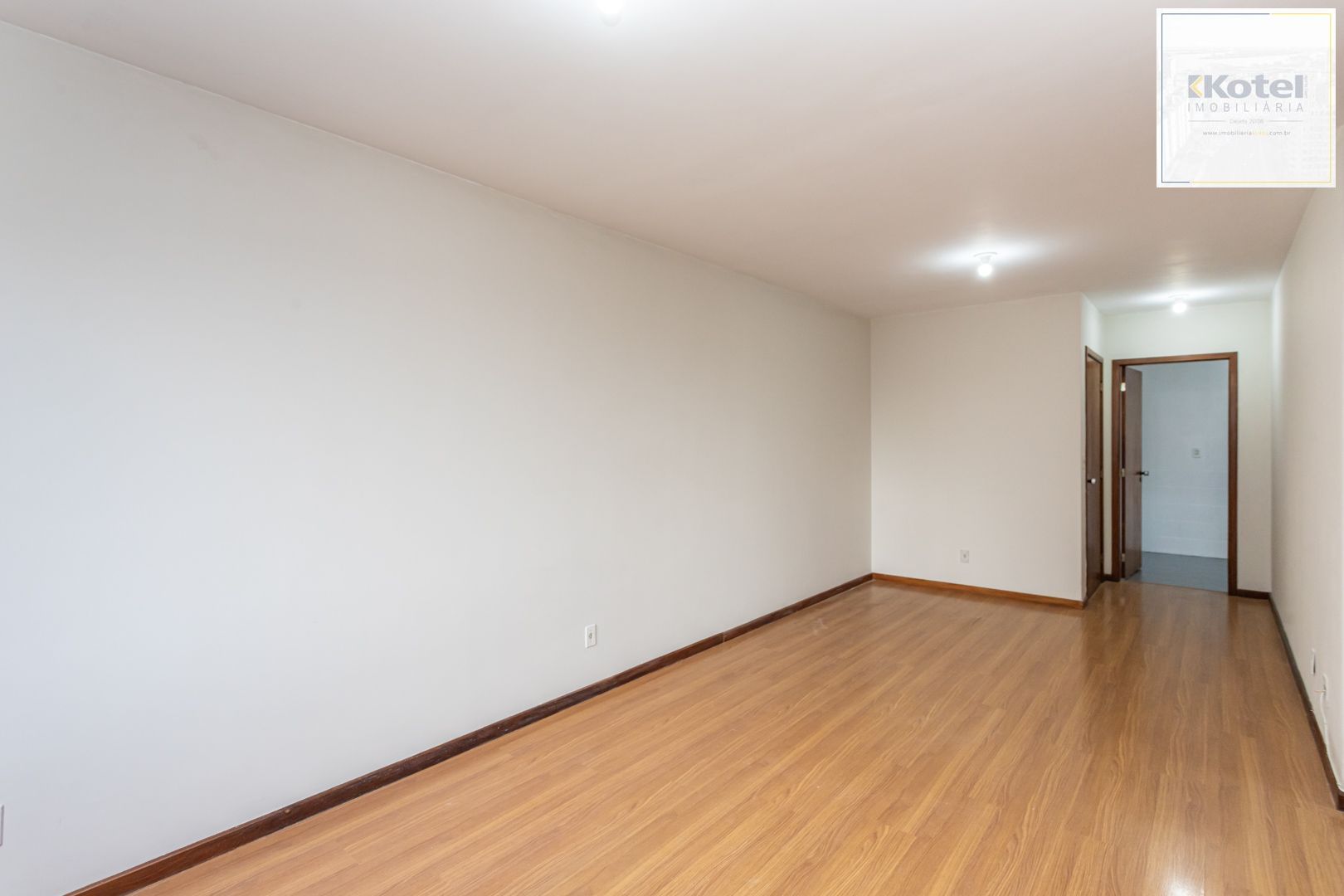 Apartamento no bairro Vila Ipiranga de 2 dormitórios e vaga DESOCUPADO — foto 4