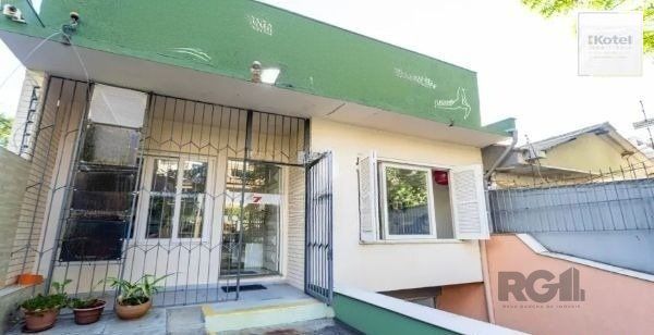 Casa no bairro Petrópolis de 3 dormitórios e 2 vagas — foto 2