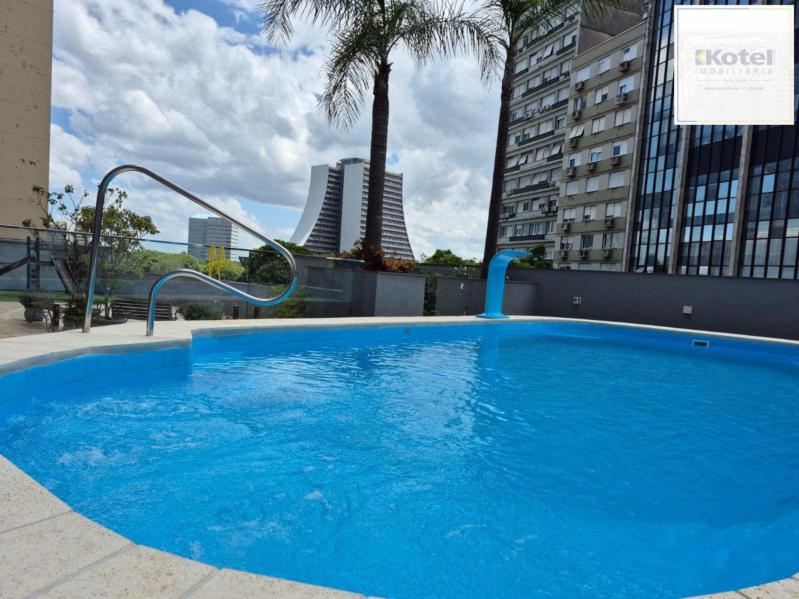 Apartamento no Centro de 2 dormitórios e 2 vagas