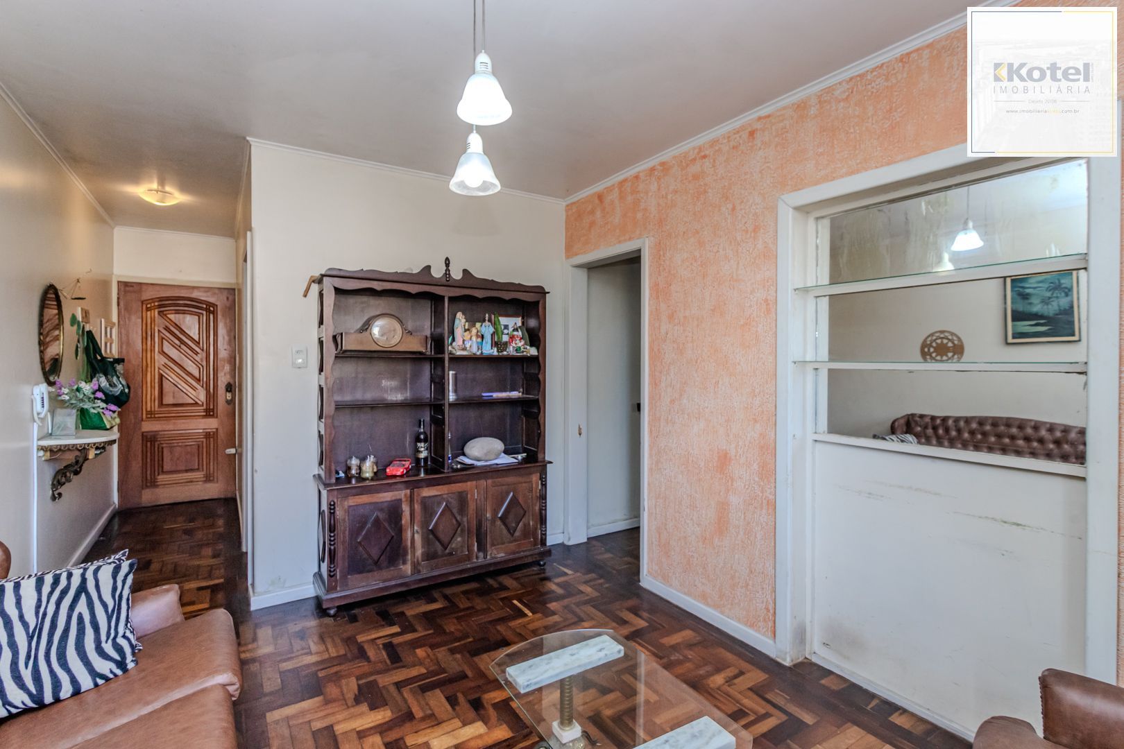 amplo apto 03 dor. de frente,  piso em parquet, , peças amplas , localizado junto a AV. CRISTOVÃO COLOMBO no Moinhos de Vento — foto 4