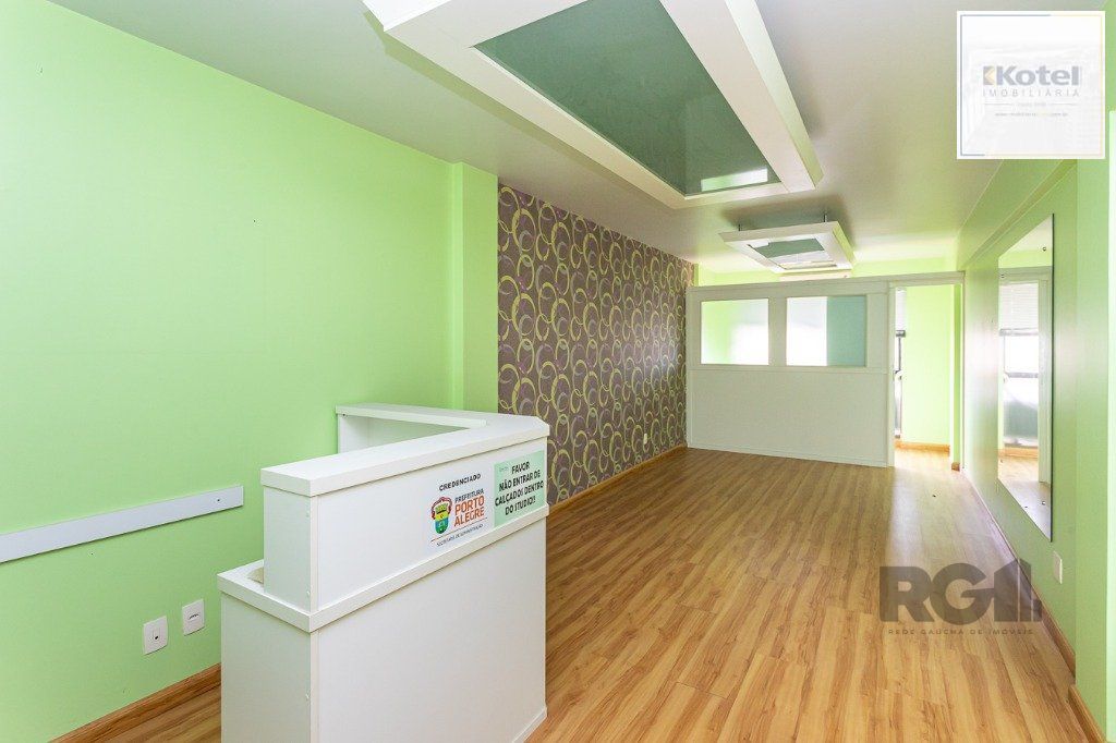 Sala comercial no Menino Deus desocupada