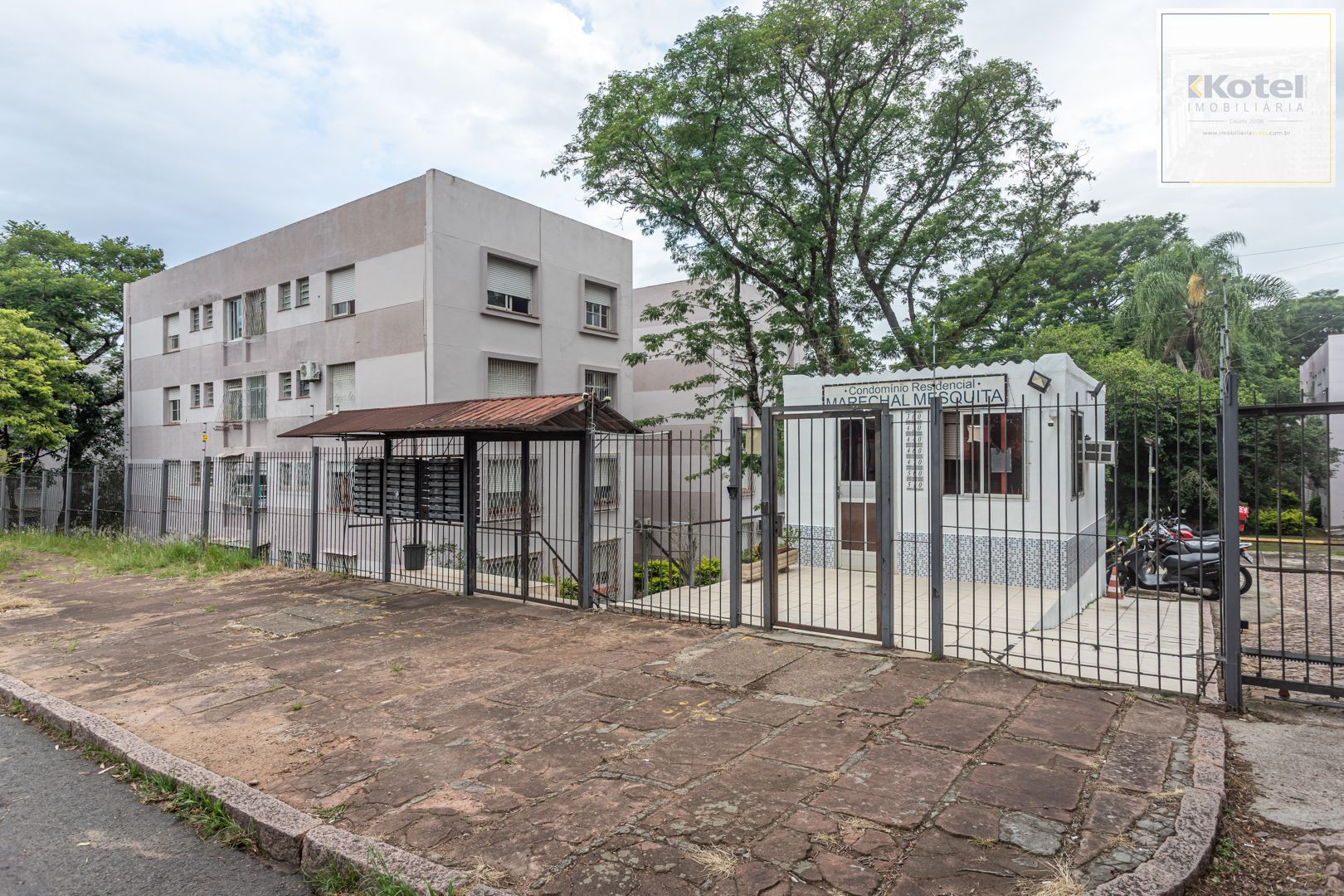 Apartamento no bairro Teresópolis de 3 dormitórios e vaga rotativa DESOCUPADO
