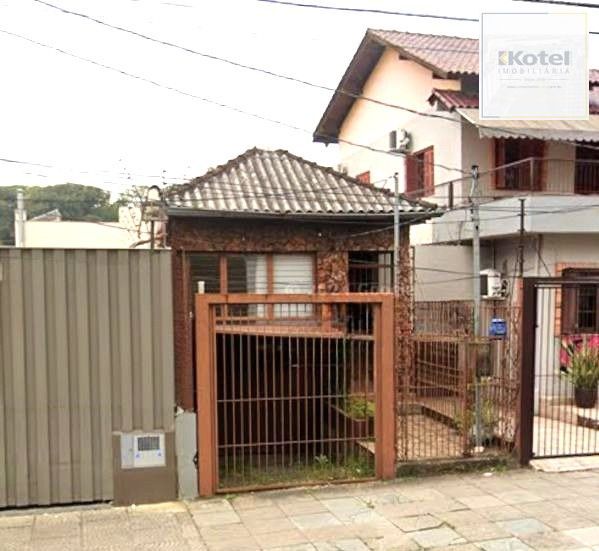 Casa no bairro Partenon de 3 dormitórios e vaga