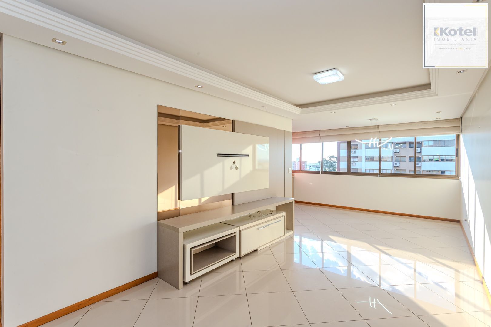 Apartamento no Cristo Redentor de 3 dormitórios e 2 vagas DESOCUPADO