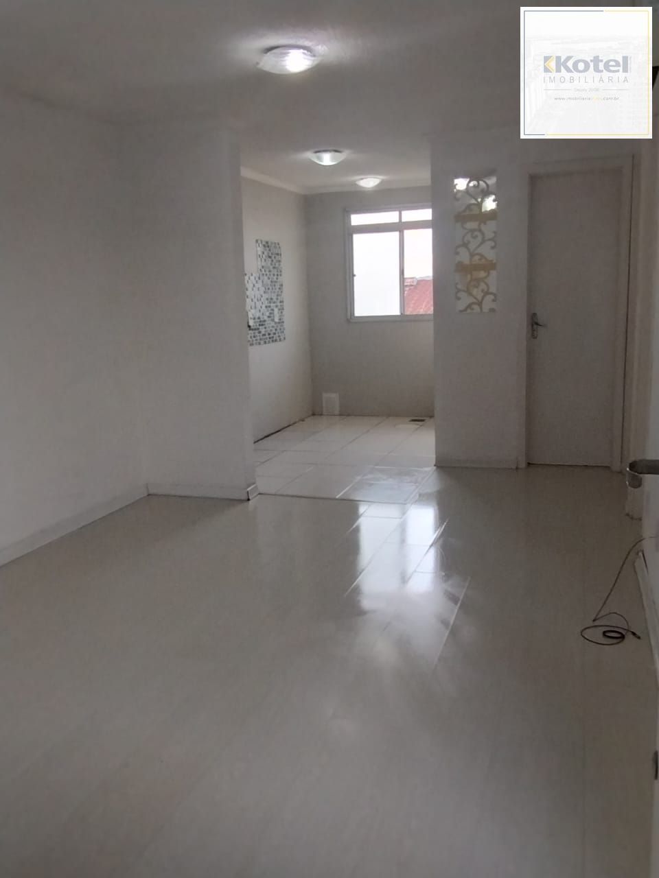 APTO DE 02 DORMITÓRIOS . 01 VAGA ESCRITURADA DESCOBERTA, DESOCUPADO , PODE RECEBER FINANCIAMENTO