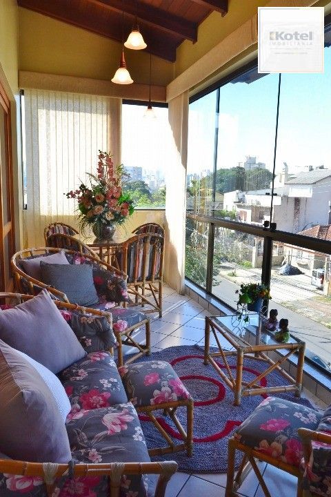 Casa Comercial e Residencial com 518m² (4 quartos / 5 banheiros / 3 vagas garagem) no Bairro Partenon localizada à meia quadra da Av. Bento Gonçalves. — foto 4