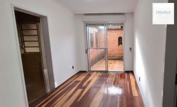Apartamento de 2 dormitórios no bairro Teresópolis térreo com pátio DESOCUPADO — foto 2