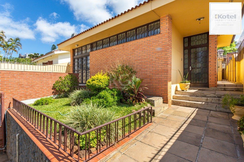 Casa no bairro Petrópolis de 3 dormitórios