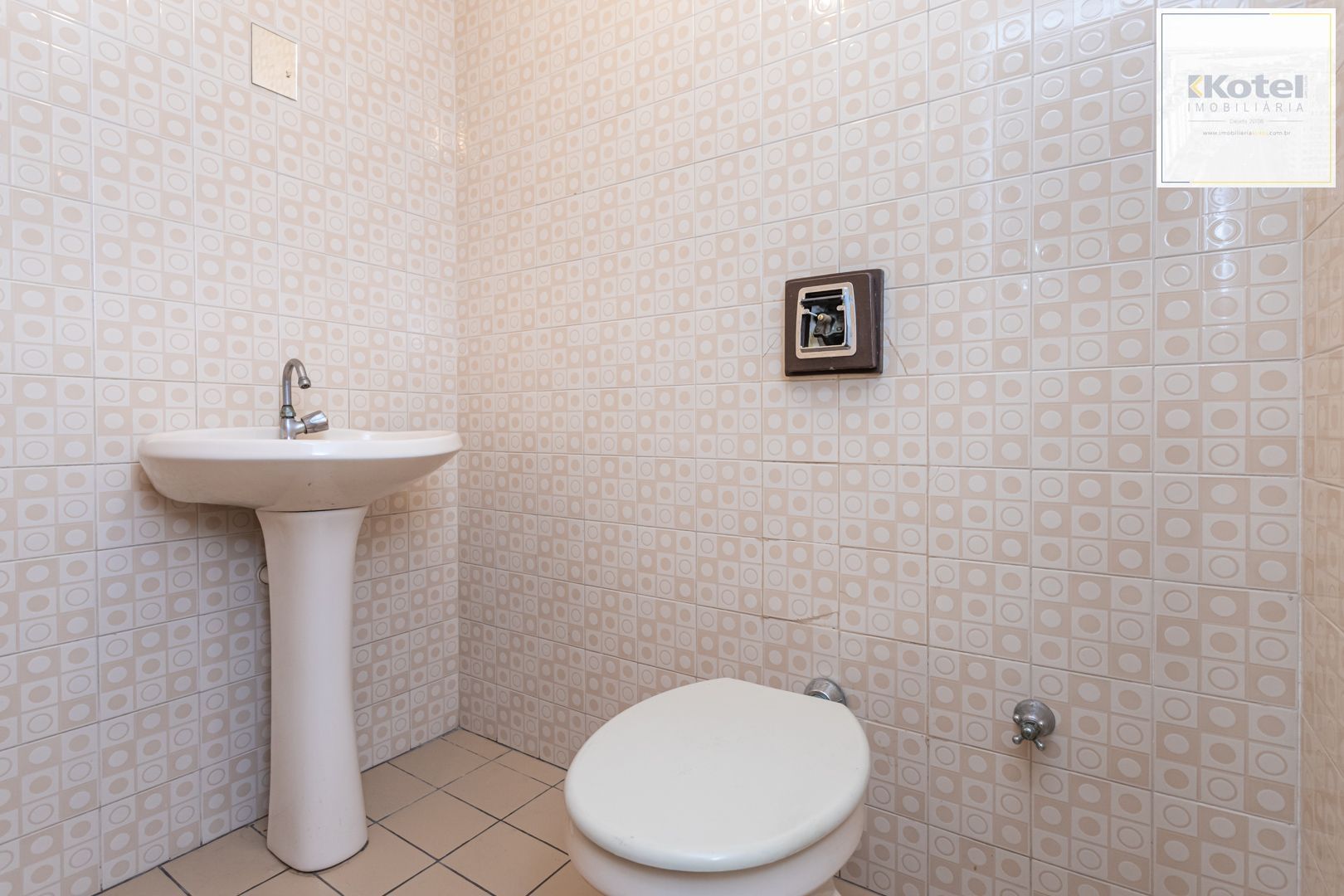 Sala Comercial com terraço