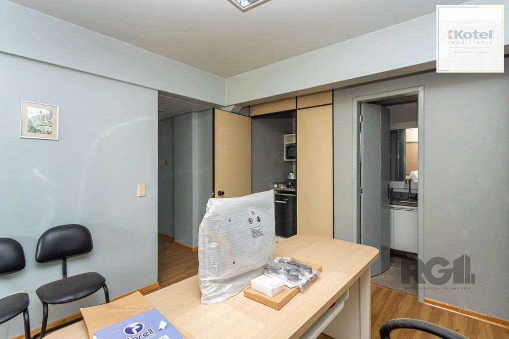Sala comercial no Menino Deus DESOCUPADA