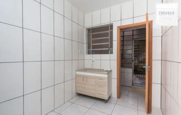 Apartamento de 2 dormitórios térreo DESOCUPADO no bairro Praia de Belas — foto 4