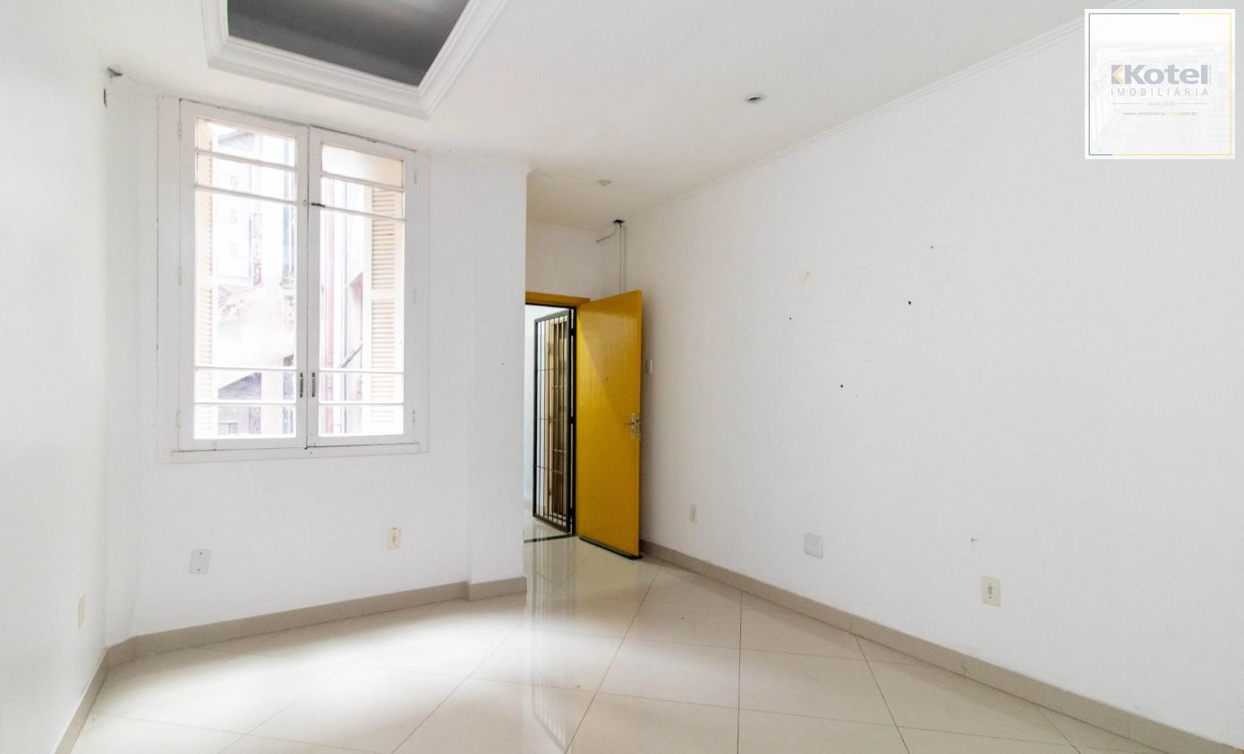 Apartamento no Centro com 121m² DESOCUPADO
