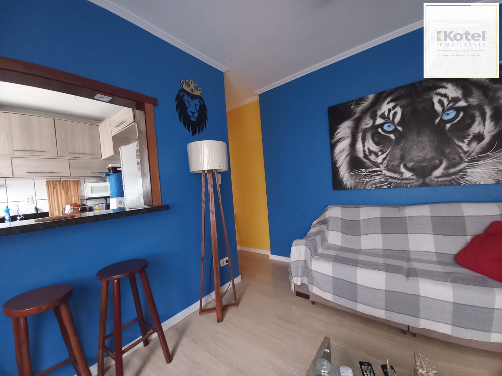EXCELENTE APARTAMENTO TÉRREO DE 2 DORMITÓRIOS, SEMIMOBILIADO, À VENDA NO BAIRRO MENINO DEUS, PORTO ALEGRE.
