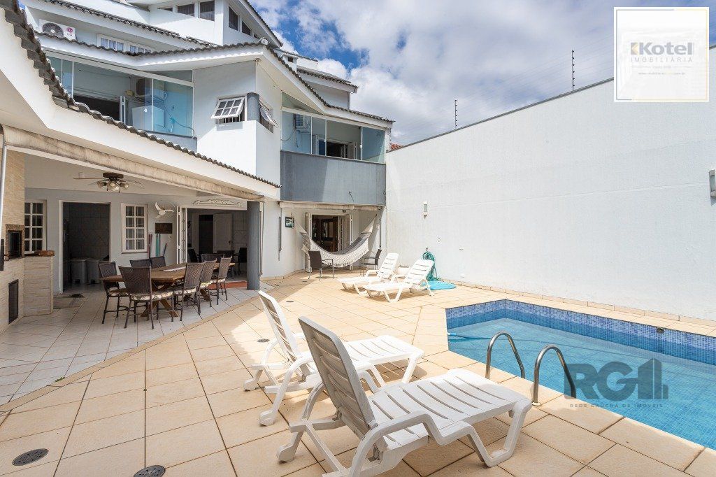 casa sobrado no Alto Petrópolis de 5 dormitórios e 3 vagas