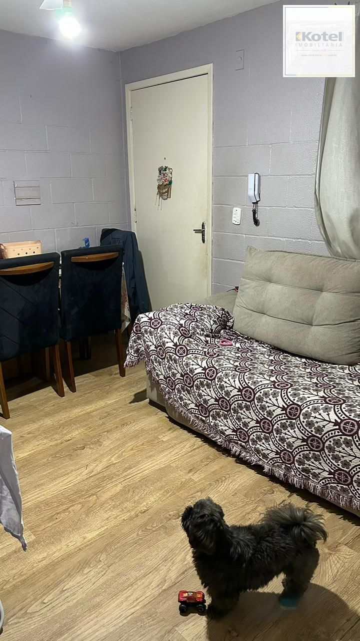 Apartamento semi mobiliado à venda em Porto Alegre, bem localizado, a duas quadras da FAPA, situado no 2° andar. O imóvel possui 2 quartos e 1 banheiro e 1 vaga de garagem.