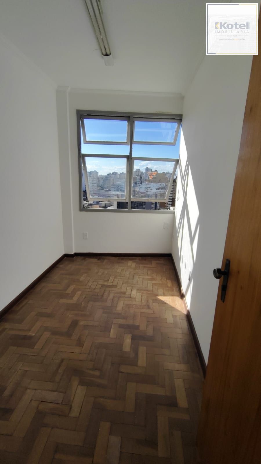 Sala comercial à venda/Porto Alegre/ Bom Fim/ frente HPS/ 70m² PRIVATIVOS