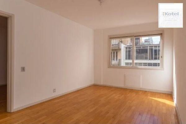 Apartamento no Centro de 1 dormitório DESOCUPADO
