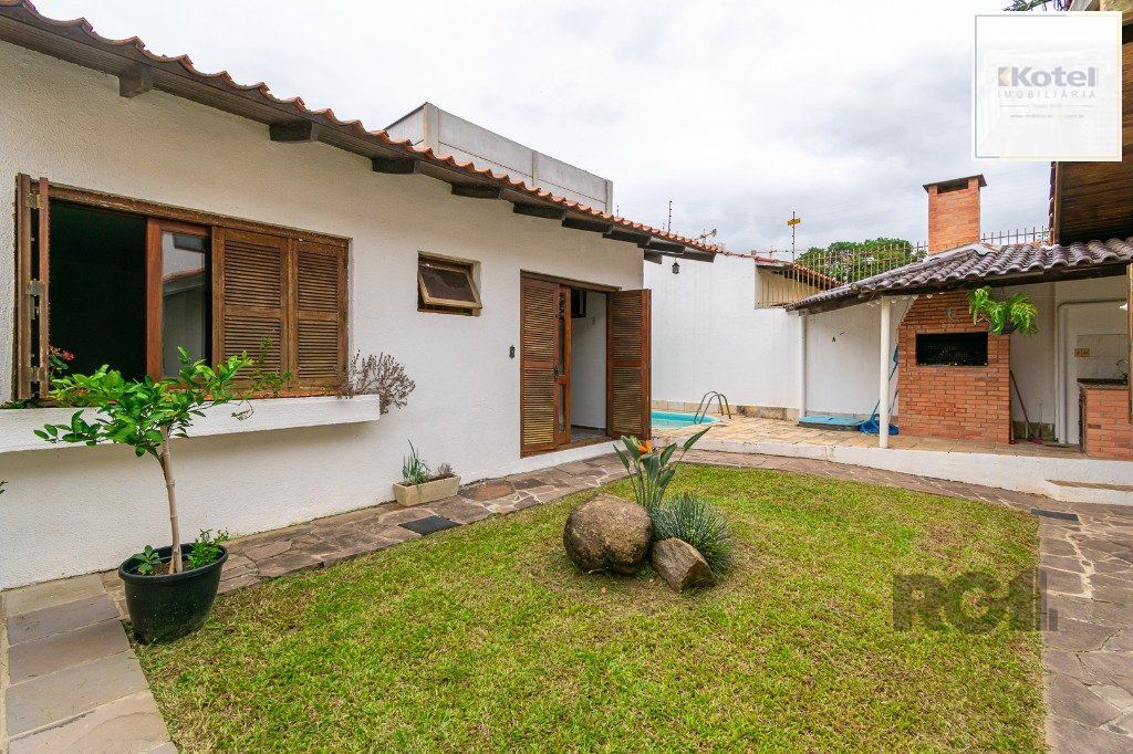 Casa no Jardim Itu com 6 dormitórios e 2 vagas e piscina