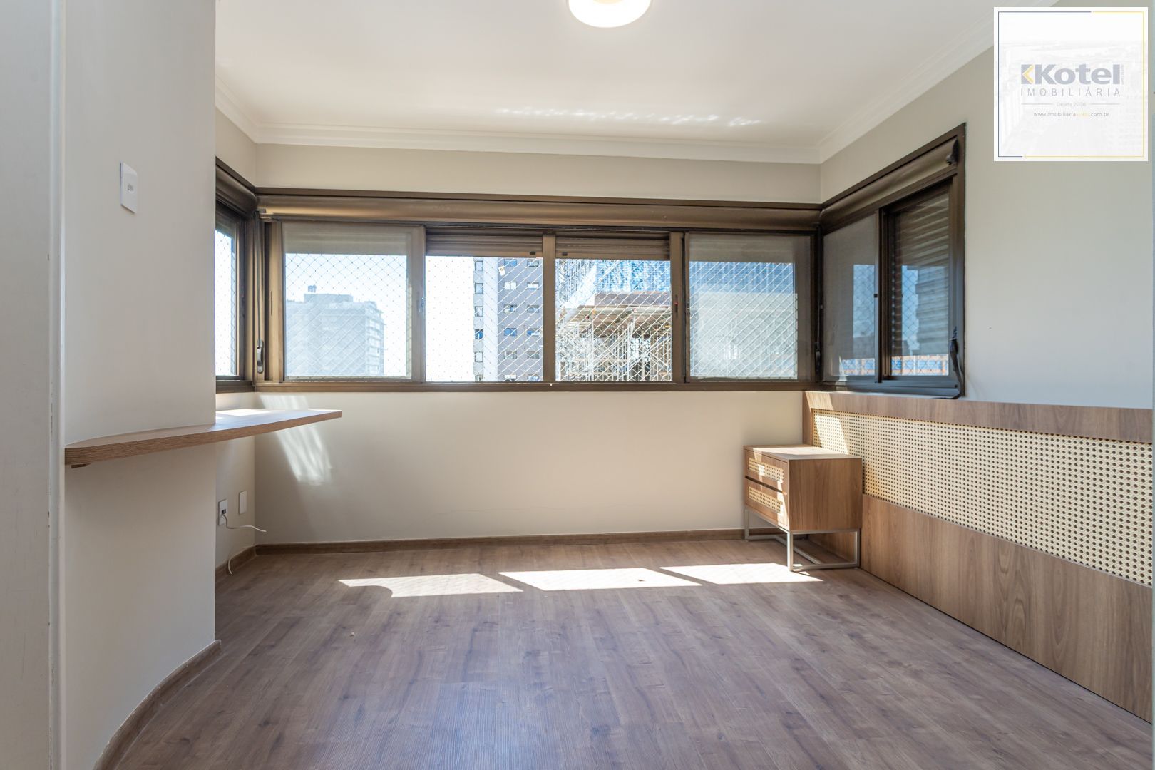 Apartamento no bairro Mont Serrat de 2 suítes e 2 vagas DESOCUPADO