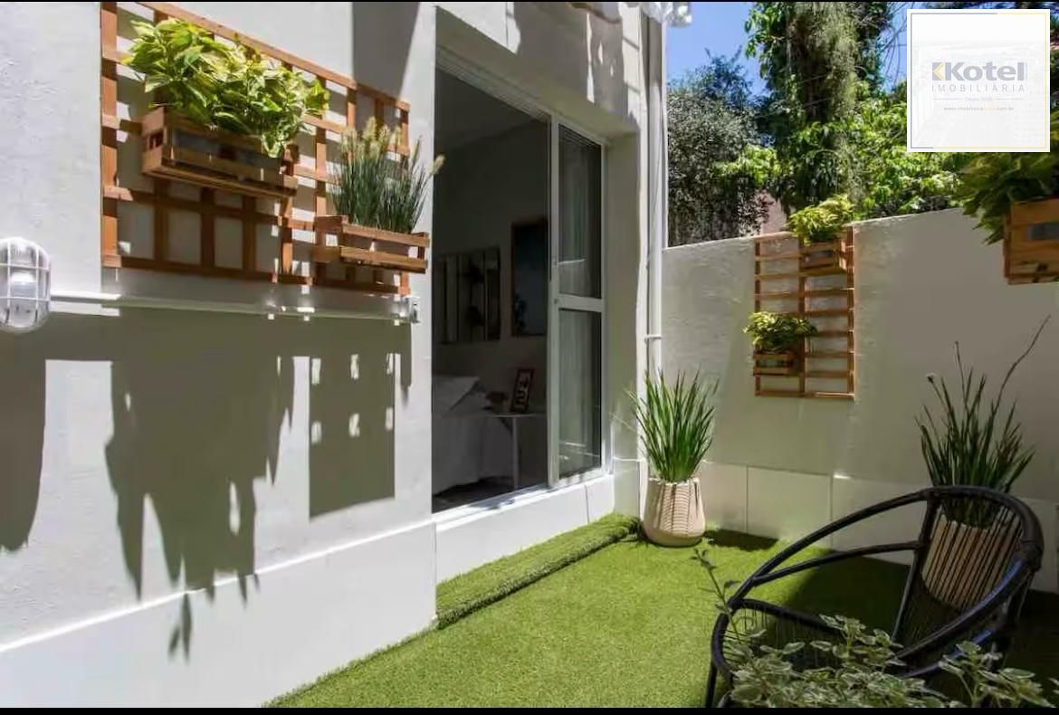 Apartamento Térreo com pátio na Cidade Baixa de 1 dormitório MOBILIADO