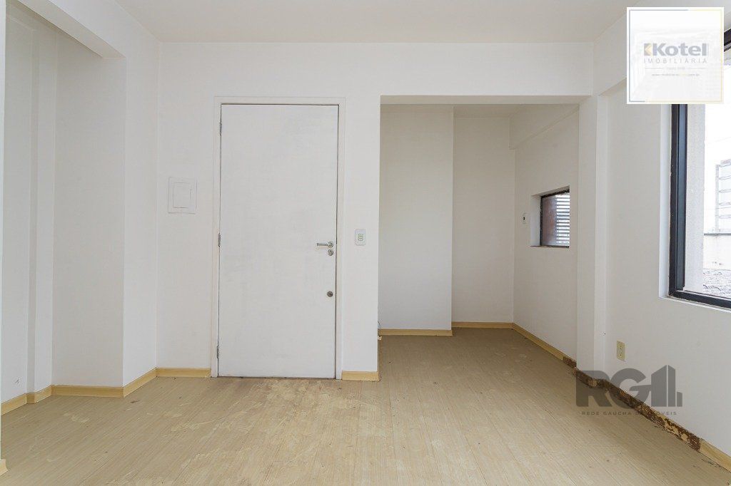Sala Comercial no Menino Deus desocupada