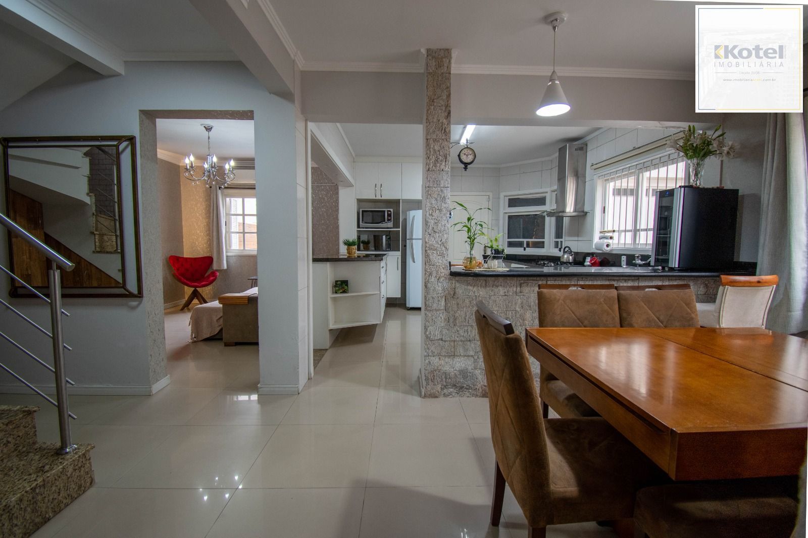 Casa sobrado no bairro Mont Serrat em Canoas