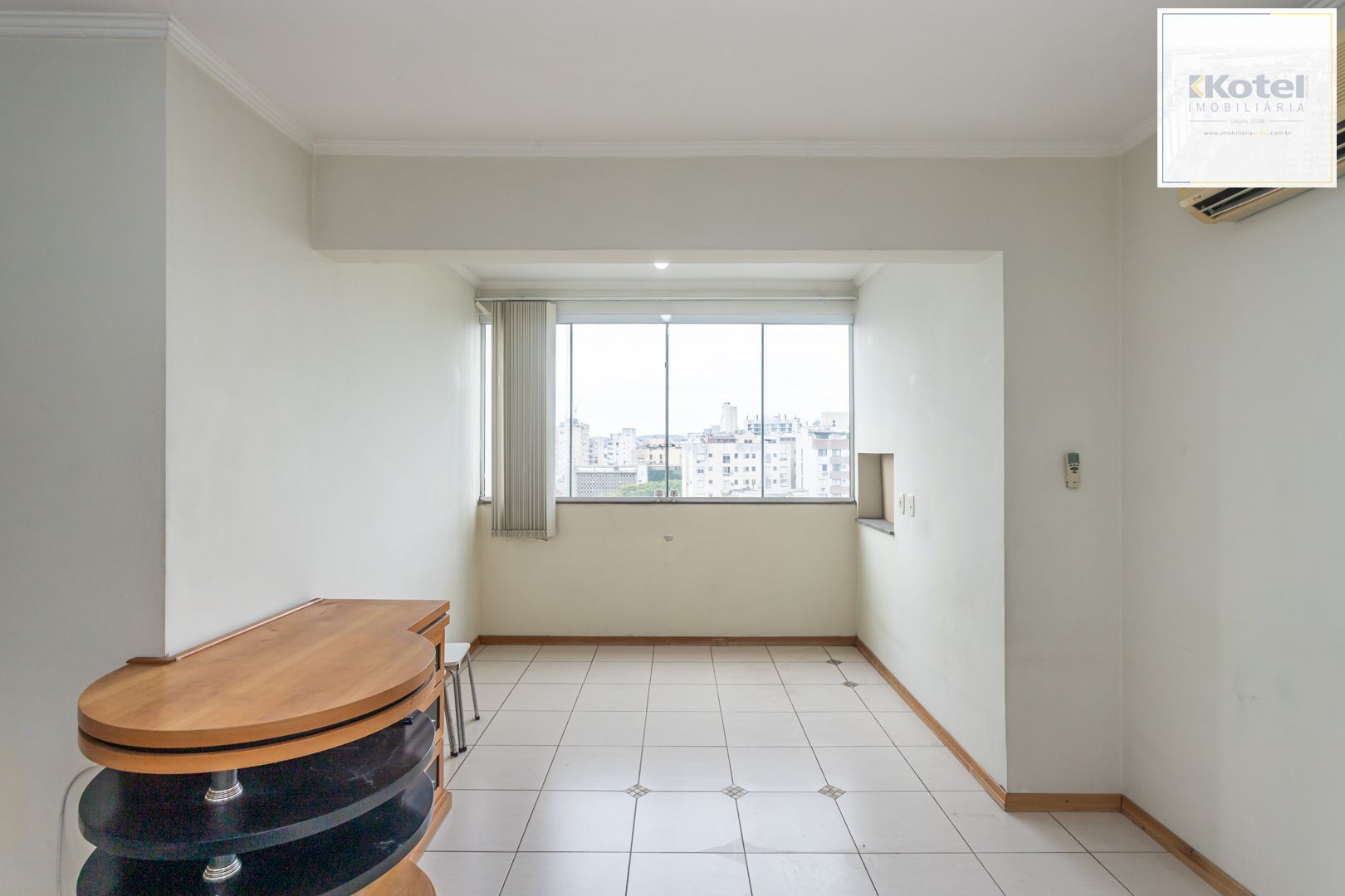 Apartamento na Cidade Baixa de 2 dormitórios e vaga DESOCUPADO