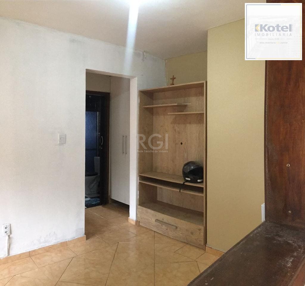 Apartamento 01 dormitório, no bairro Rubem Berta, em Porto Alegre - RS.