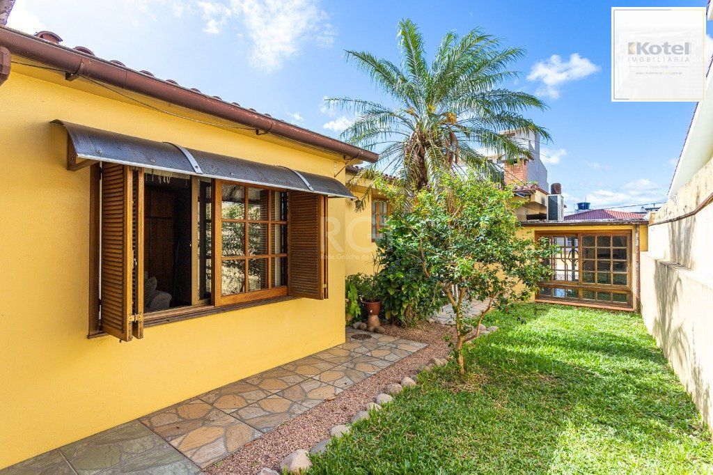 Casa no bairro Petrópolis de 3 dormitórios
