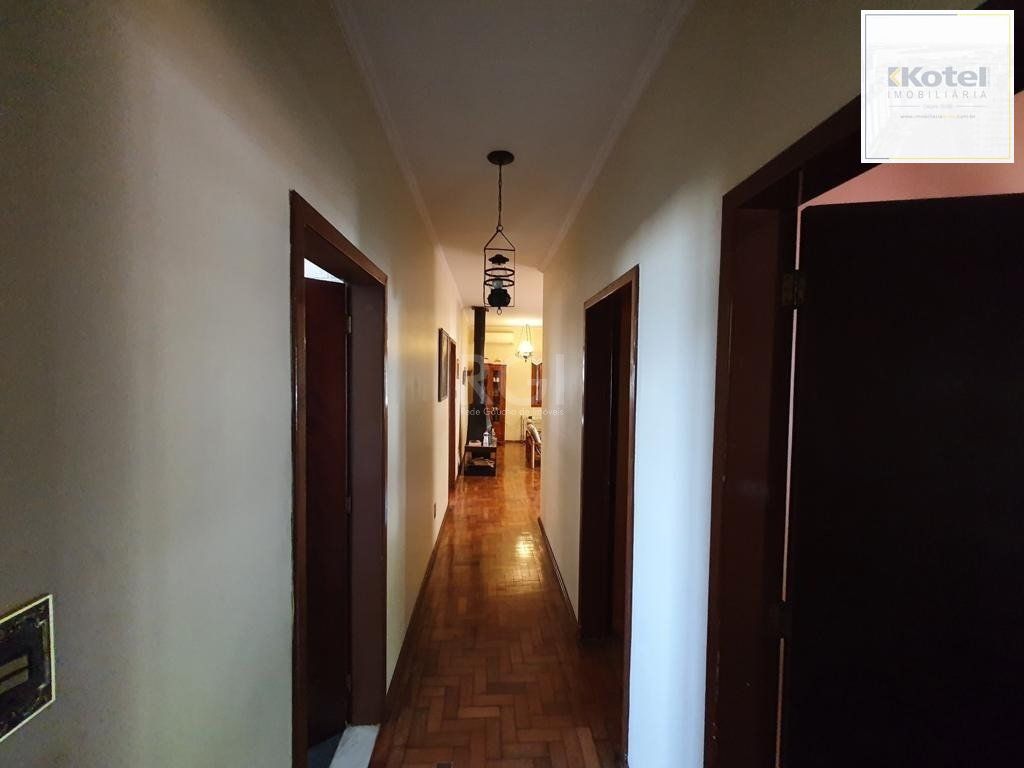 Casa para Venda - 250m², 4 dormitórios, sendo 1 suites, 4 vagas - Centro