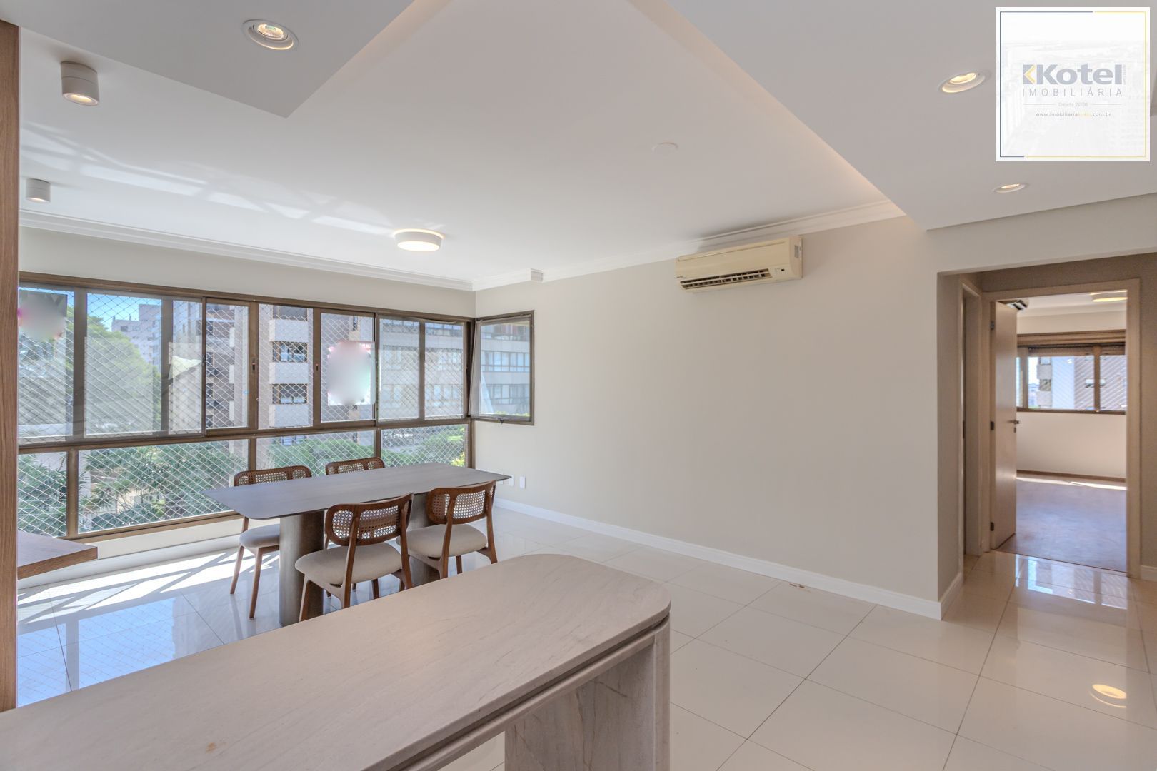 Apartamento no bairro Mont Serrat de 2 suítes e 2 vagas DESOCUPADO