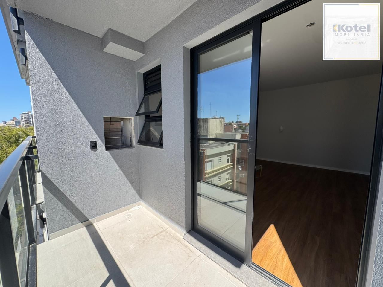 Apartamento de 2 dormitórios e vaga semi mobiliado em Canoas
