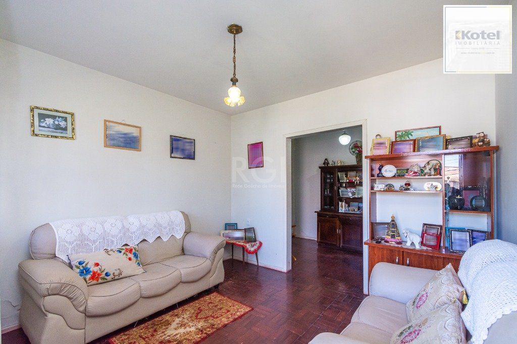 Casa de 3 dormitórios, 3 vagas no bairro Vila Ipiranga