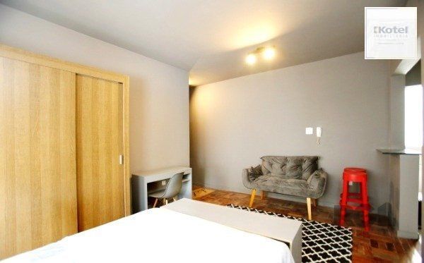 Apartamento JK no Menino Deus mobiliado DESOCUPADO
