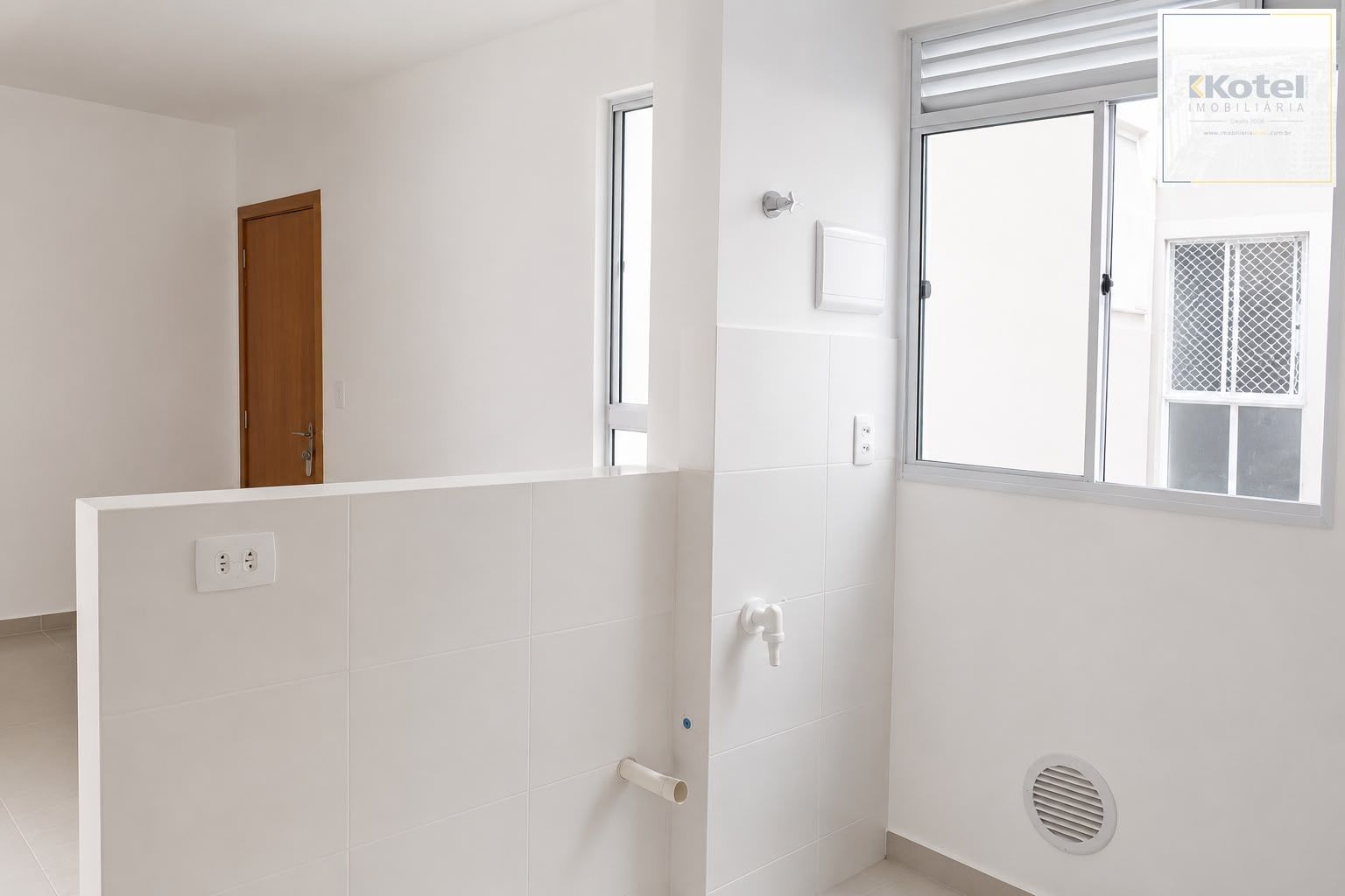 Apartamento com 02 dormitórios, 01 Vaga de garagem  no Condomínio Porto Amalfi, bairro Jansen, em Gravataí/RS. **Aceita Financiamento e FGTS.