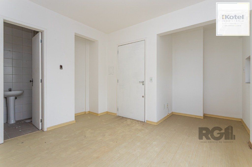 Sala Comercial no Menino Deus desocupada