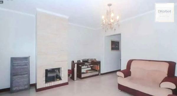Casa sobrado no bairro Vila Ipiranga de 4 dormitórios e 2 vagas