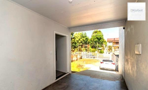 Casa no bairro Jardim Carvalho de 2 dormitórios e amplo pátio